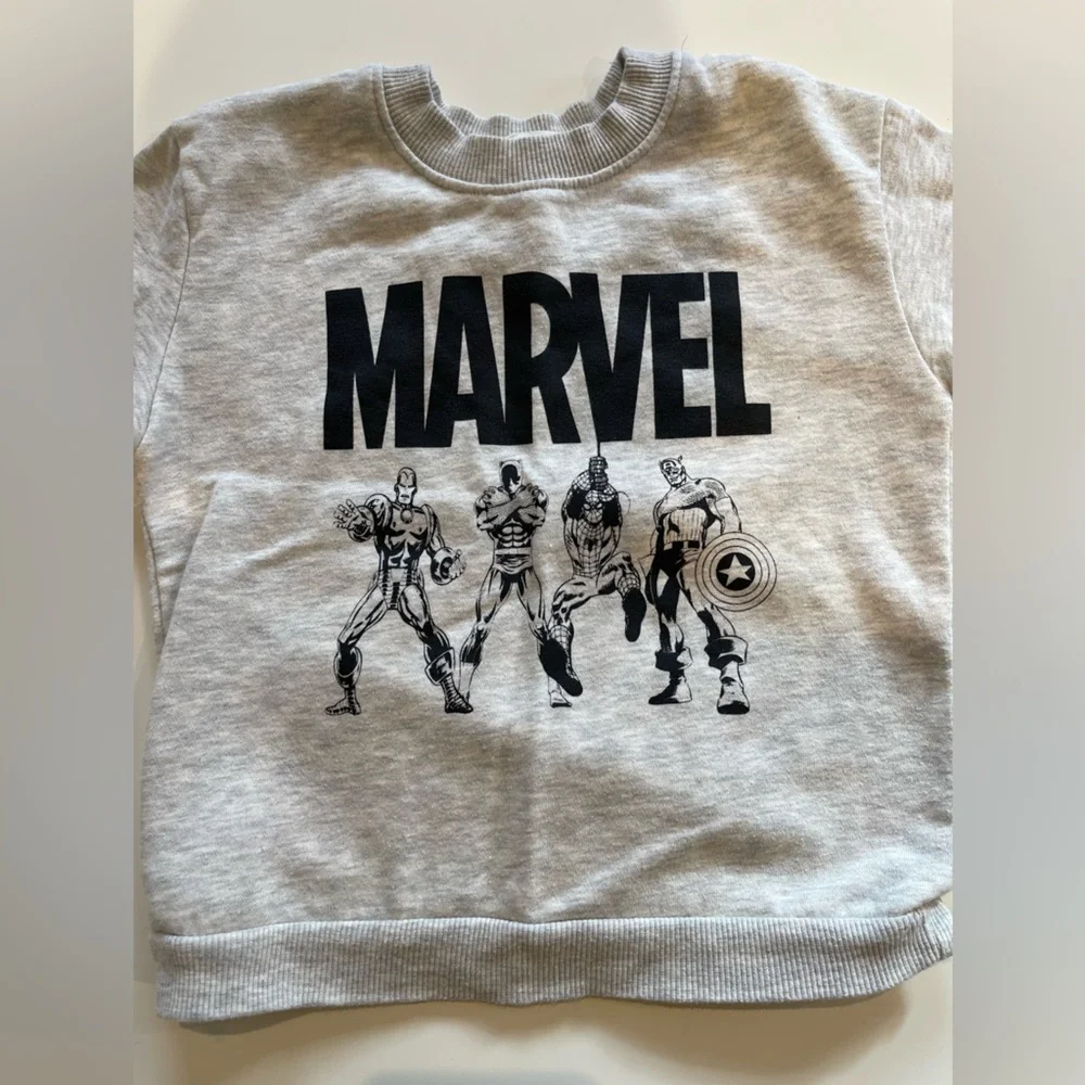 H&M Kids Marvel Avengers Sweatshirt, Size: 3T/4, like new, worn couple times - Picture 3 of 5